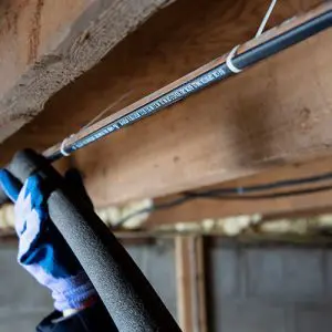 External heat trace cable on pipe with insulation